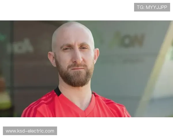 曼联卡灵顿圆重病球迷足球梦